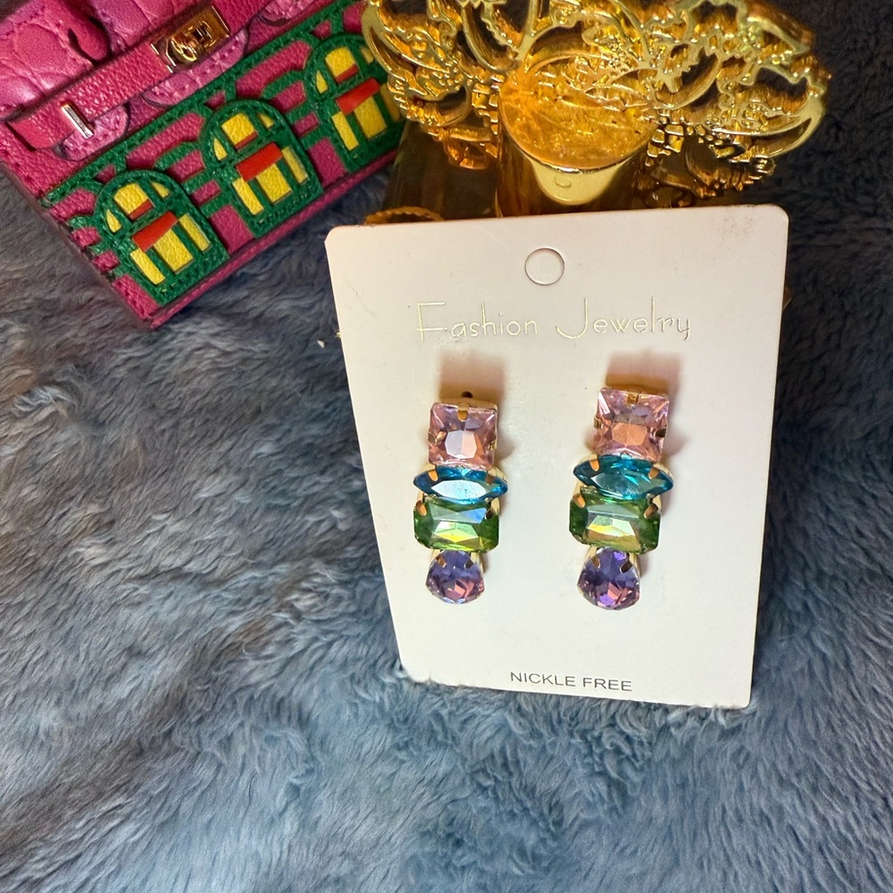 Elegant Multicolor Crystal Drop Earrings - Picture 3 of 4
